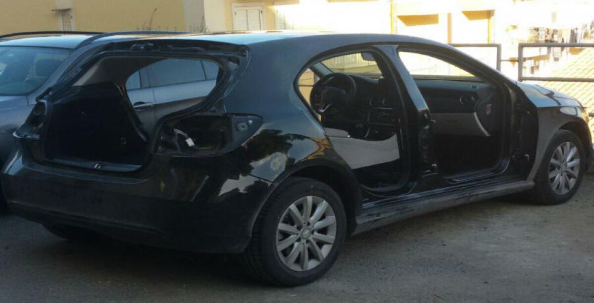 Una Mercedes smontata sotto casa di un imprenditore a Caposoprano, è un avvertimento? - 