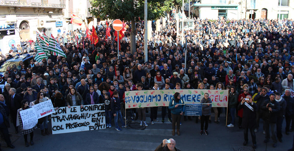 La ricetta di Confindustria:"Leva fiscale e sgravi contributivi per incentivare le imprese" - Una manifestazione successiva all'accordo sulla riconversione della fabbrica Eni