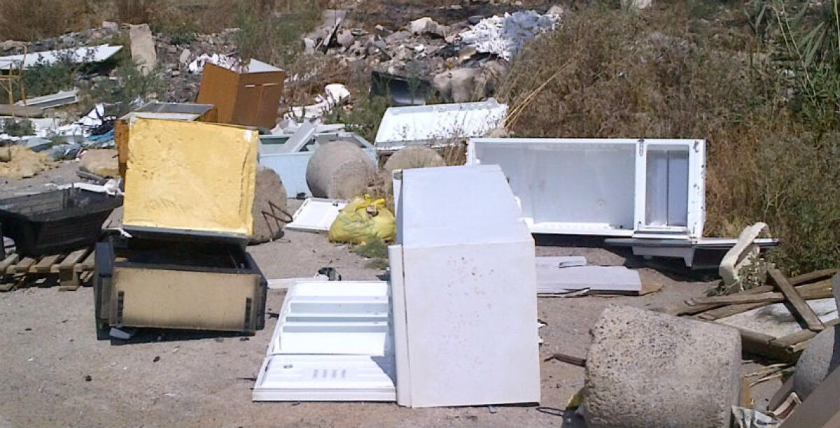 Chi sversa nei canali a nord della città? Tanti rischi per le abitazioni della zona: diverse piste seguite - 