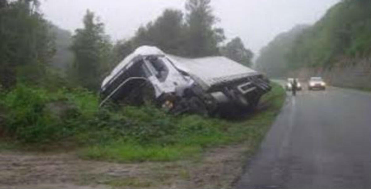Il suo camion si ribalta sulla 559 in Umbria, grave il gelese che era alla guida: trasferito a Perugia - 