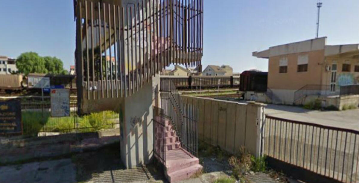 Sovrappassi ferroviari sporchi e insicuri, partono le segnalazioni: tanti rischi per i residenti - La lite nella zona della stazione ferroviaria
