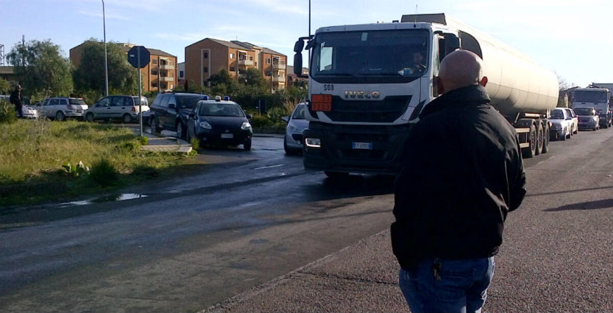 Ammortizzatori sociali per l'indotto, Crocetta rinvia tutto al Ministero: "La protesta continua" - 