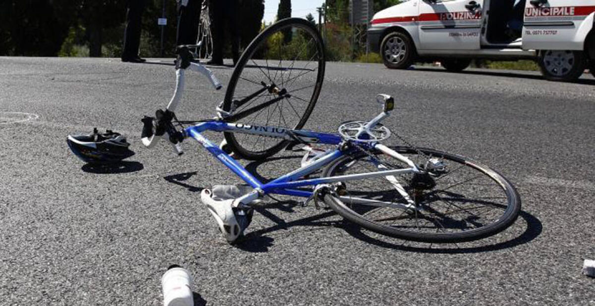 Investe un ciclista a Macchitella e non lo soccorre, caccia all'auto pirata - 