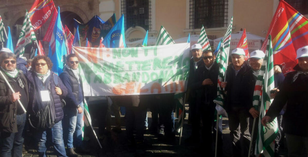 I lavoratori di Eni a Roma per il corteo nazionale - 