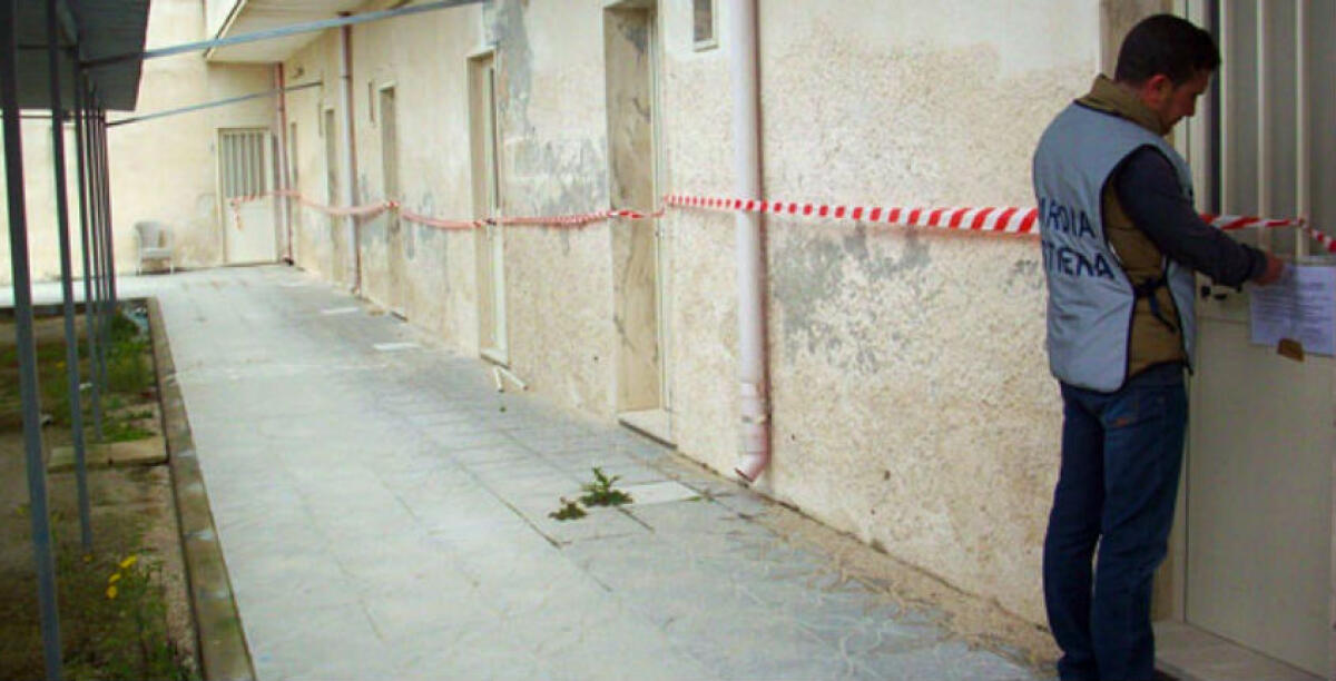 Sono abusivi e vanno demoliti, ci sono anche trenta box: il blitz scattò in contrada Pampinella - 
