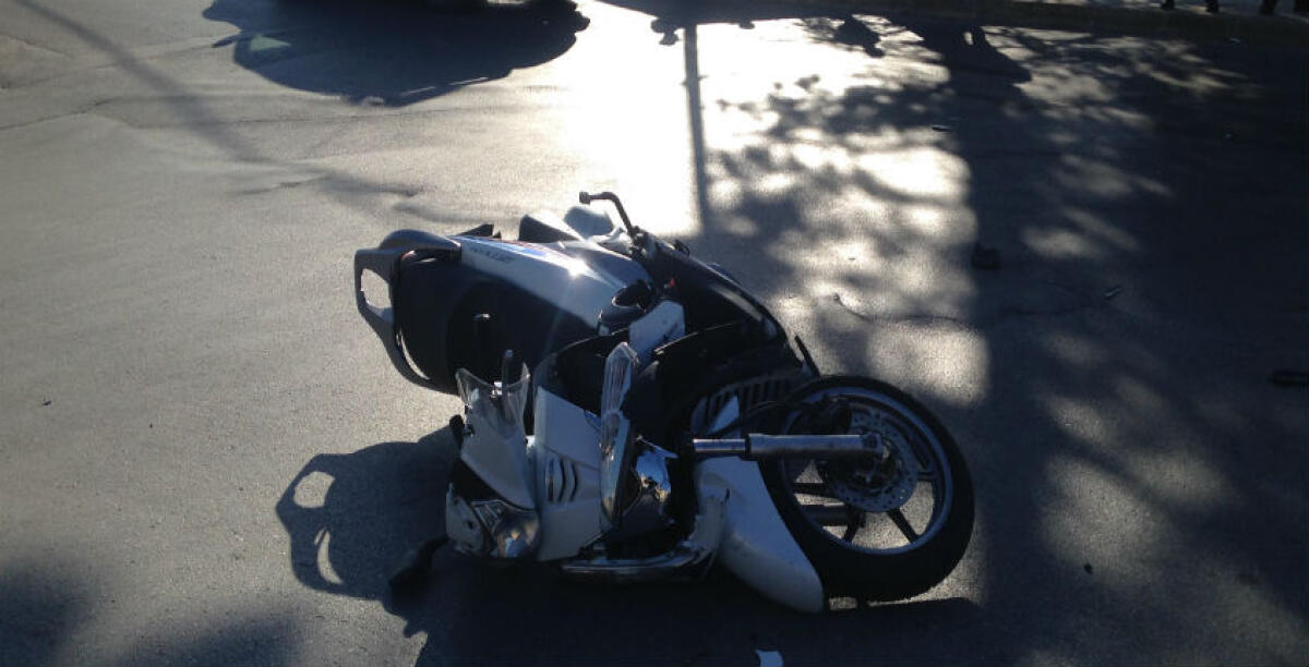 Schianto a Settefarine, un ventunenne contro un furgone: era in sella al suo Sh 300 - 