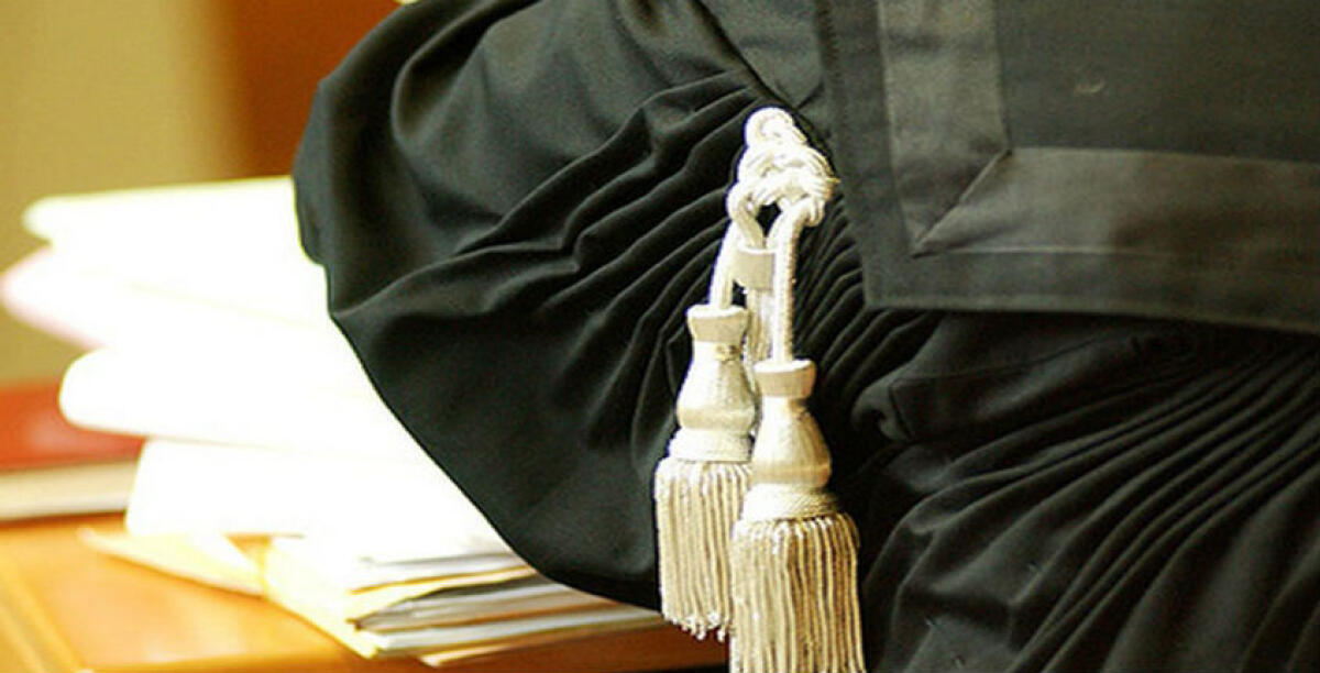 Due cause civili sostenute senza i requisiti, pagherà un'ammenda per esercizio abusivo della professione - 