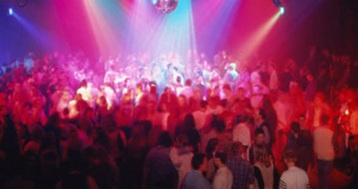Notte "brava" per diversi giovani, si sono affrontati davanti ad una discoteca: è l'ennesimo episodio -