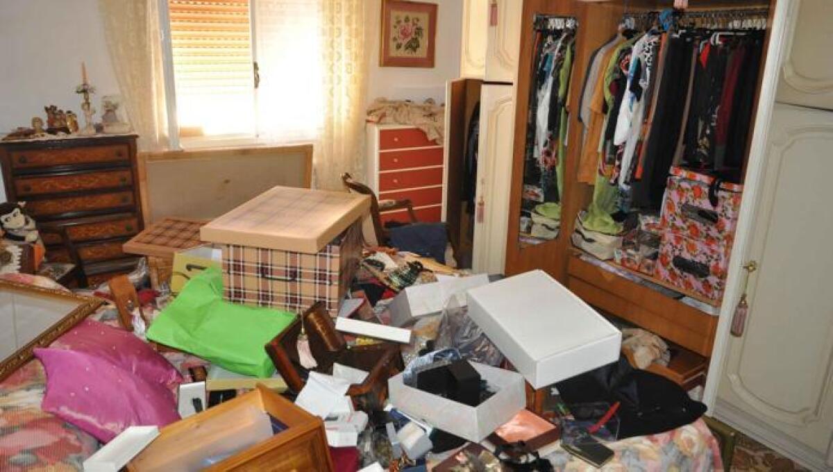 Un furto da 14 mila euro, i soldi nascosti nella fodera di un divano: cadono le accuse ad una donna romena - 