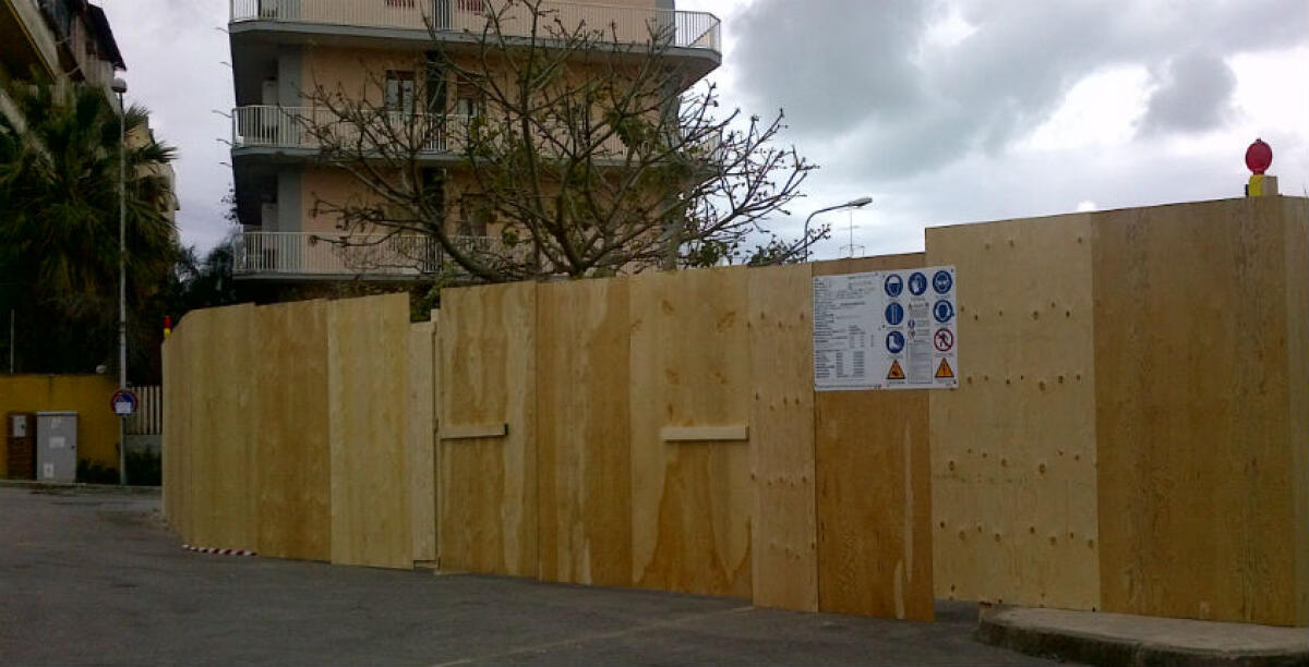 Piazza Lagrange "chiusa" per lavori, via ad un nuovo chiosco: molti residenti non ci stanno - 