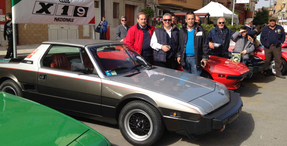 Gli appassionati siciliani delle fiammanti X19 a spasso per la città - 