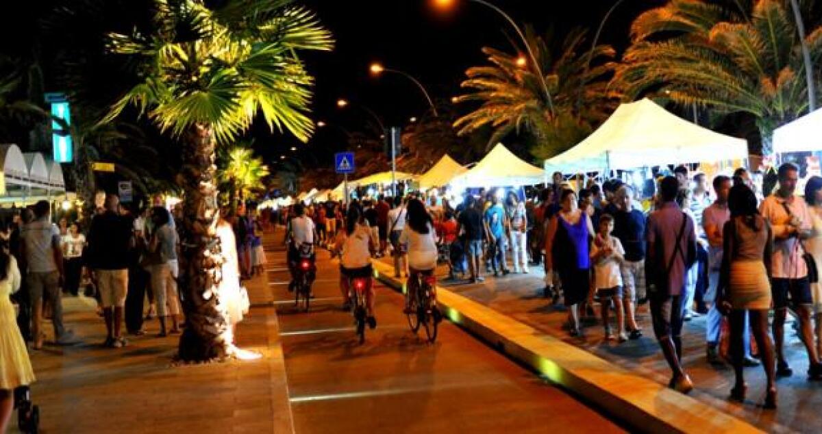 Illuminazione fuori uso su un tratto del lungomare, spariti diversi led utilizzati negli impianti - 