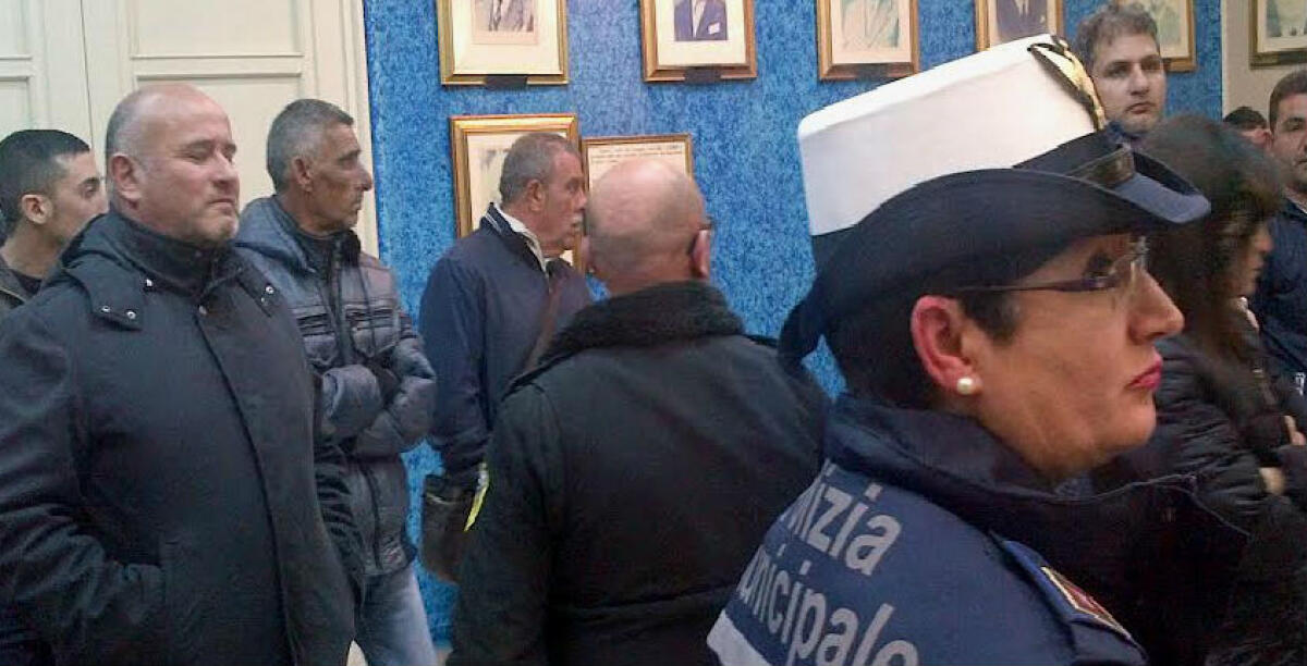 Aula "calda", minacce agli operai dei rifiuti? Scontro sulle mozioni: "Ecco la maggioranza trasversale!" - 