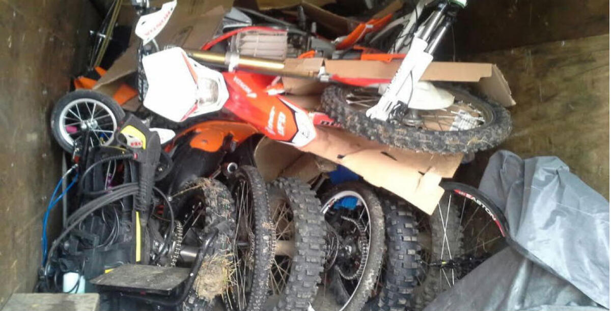 Moto da cross in un autolavaggio, sequestrate dalla polizia: il titolare denunciato per ricettazione - 