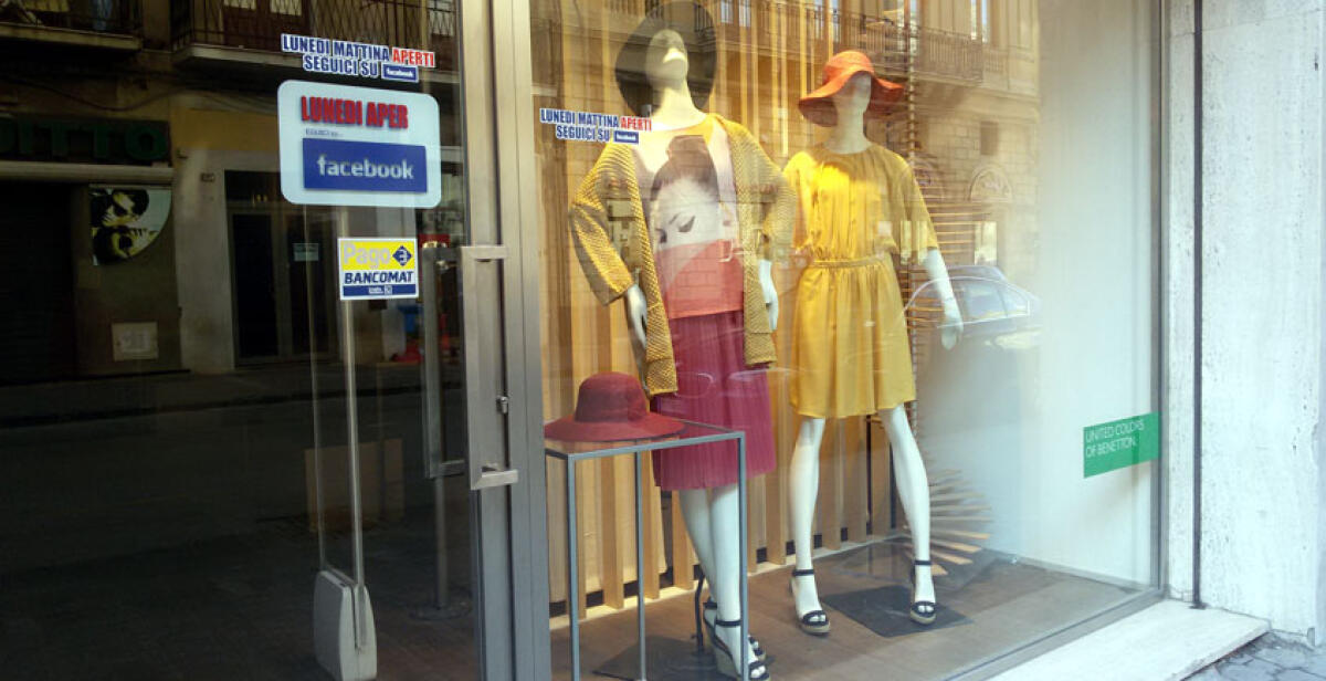 Benetton "on canvas" riapre ai suoi clienti con new look e nuova collezione -