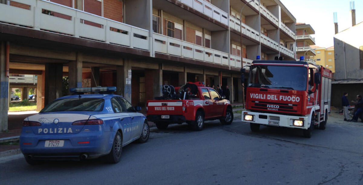 Tensione a Scavone per lo sgombero degli abusivi, donne e bambini chiedono una sanatoria - 