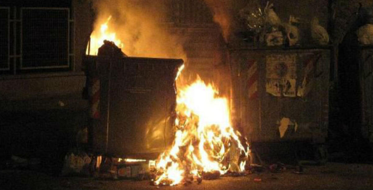 Cassonetti dei rifiuti in fiamme, l'Ato vuol costituirsi parte civile contro il presunto incendiario - 