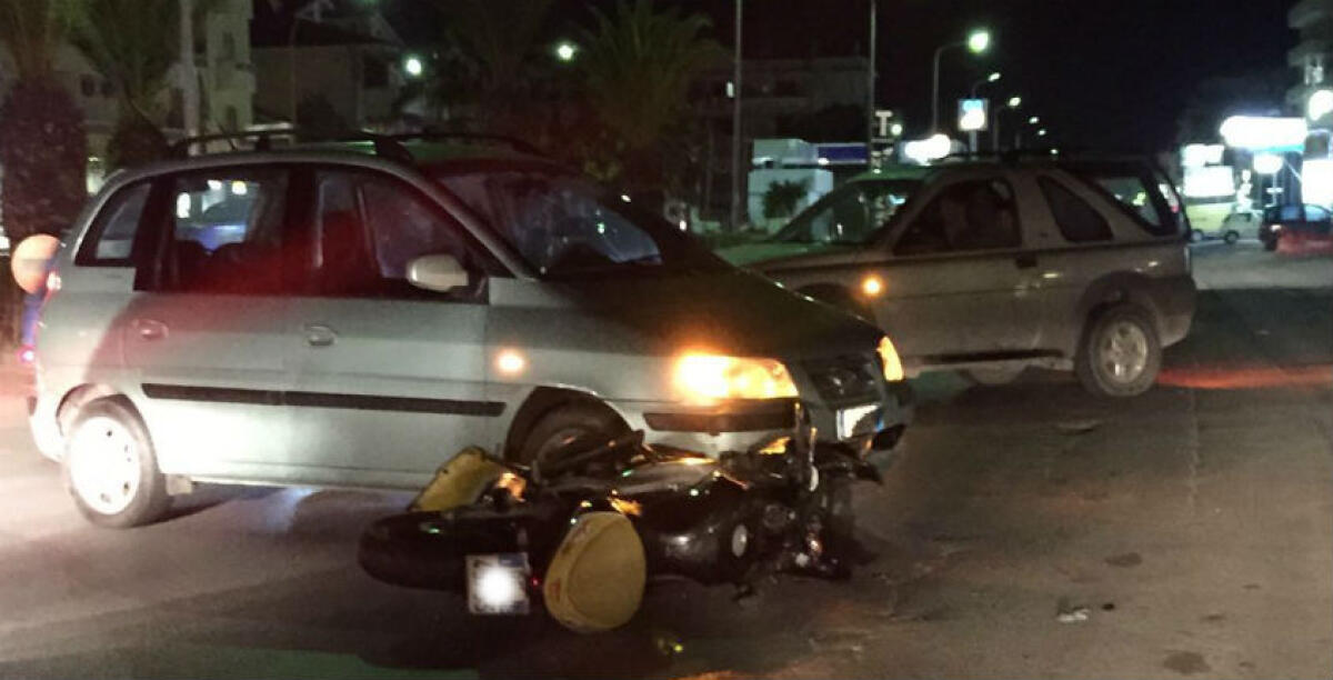 Schianto in via Venezia, un centauro in sella alla sua moto finisce sotto una Hyundai - 