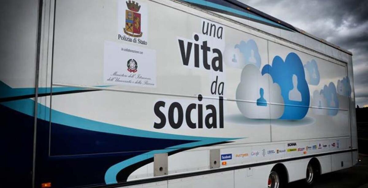 Il tour itinerente "Una vita da social" fa tappa in città con "Catarella" testimonial - 