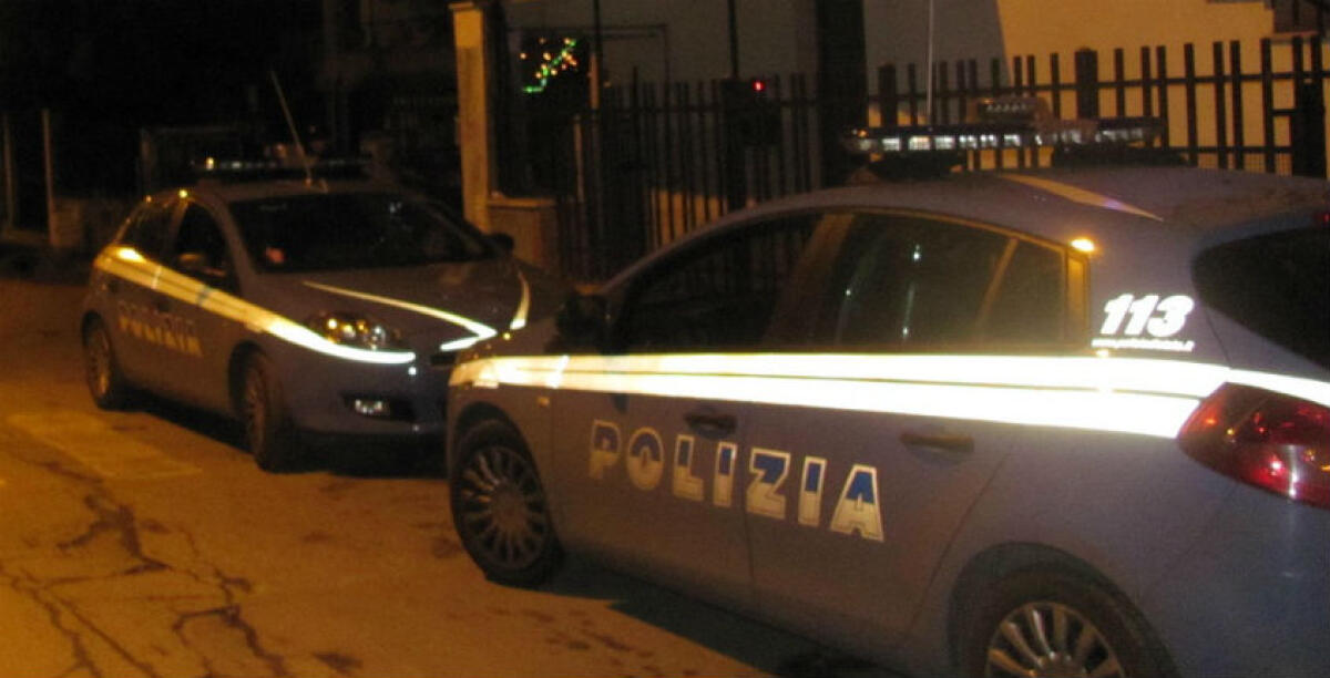 Il blitz dei poliziotti, sotto sequestro droga e munizioni: un giovanissimo patteggia - 