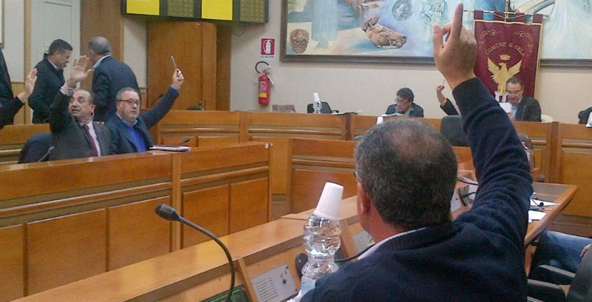 Consiglio e rimborsi, è ancora polemica: "Risparmio? Prima bisogna applicare le regole" - 