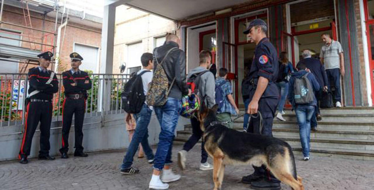 Dodici studenti sorpresi a farsi le canne: segnalati in Prefettura -