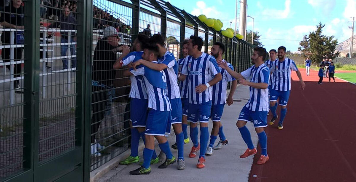 Gela subito al lavoro per programmare la D, gli auguri di Ammirata: "Siete grandi!" - 