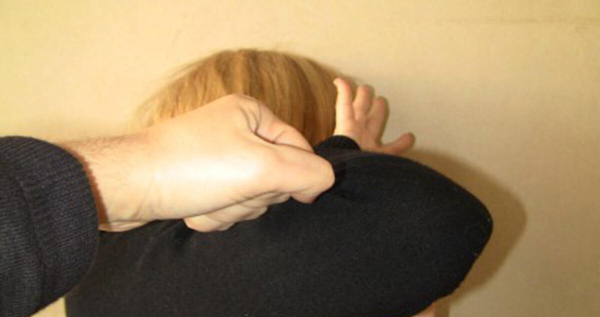 Arrestato con l'accusa di violenze all'ex compagna, revocati i domiciliari ad un ventisettenne - 