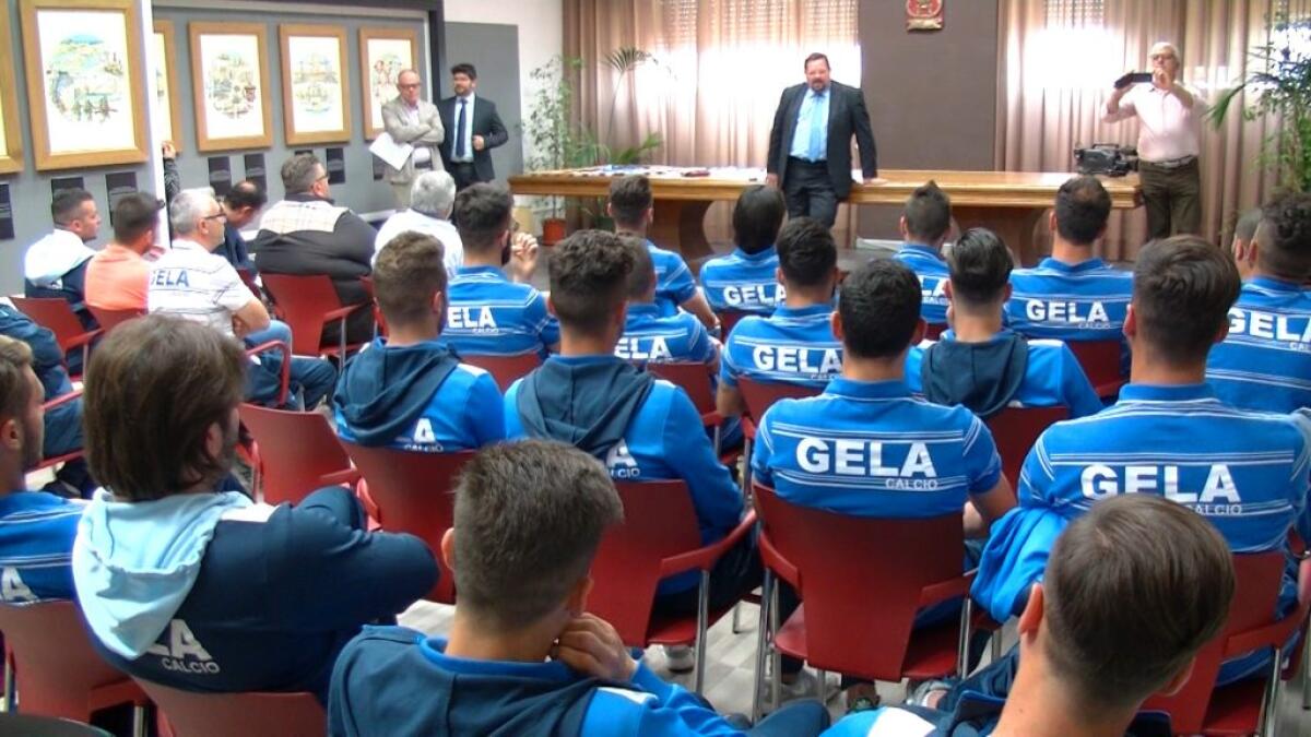 Gela premiato in municipio, Tuccio: "Sistemiamo il Presti e programmiamo una grande stagione" - 