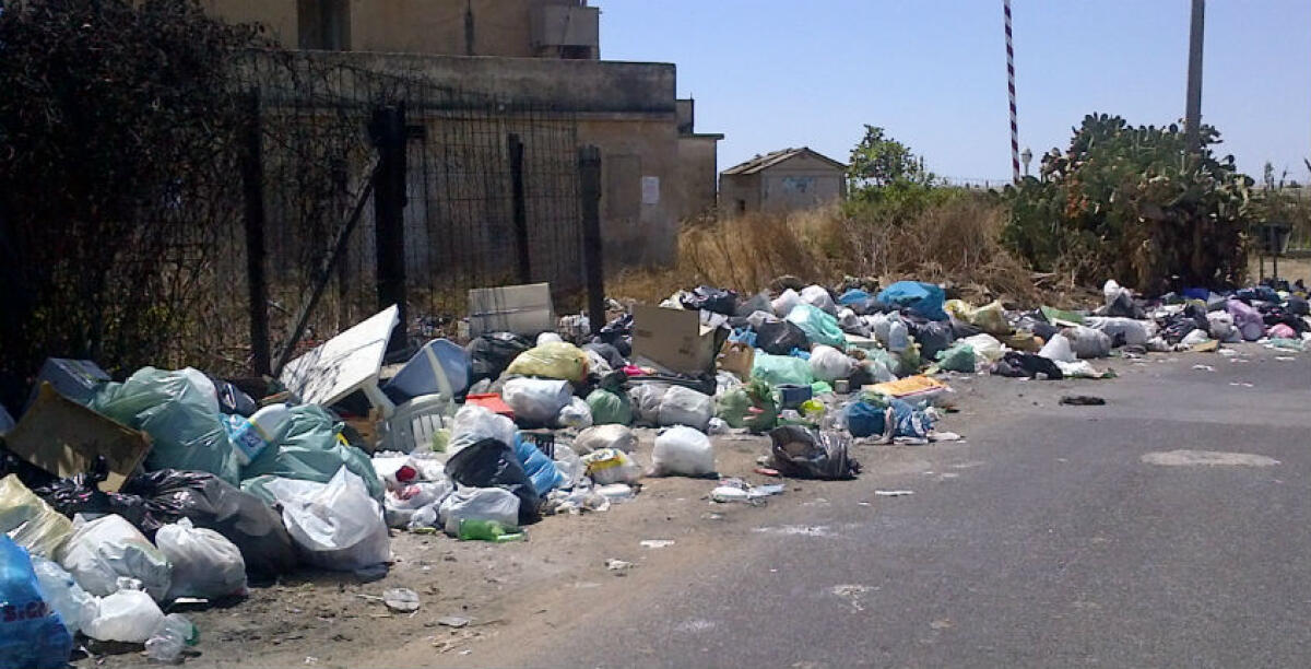 L'emergenza rifiuti della scorsa estate, la discarica Timpazzo non andava chiusa: bocciata la Regione -