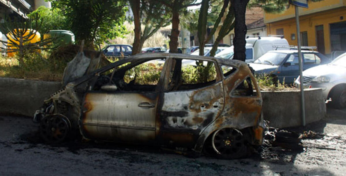 Si torna ad incendiare, in fiamme una Classe A di un operaio - 