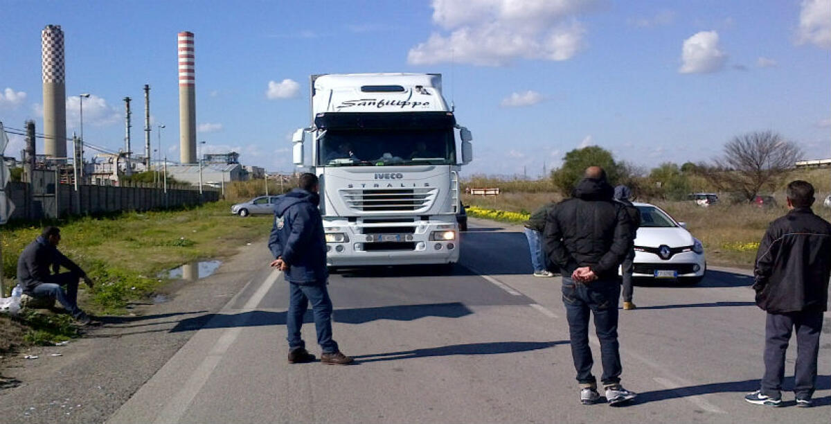 Caso Smim, gli operai licenziati nelle liste dell'ufficio del lavoro: Eurocoop verso la cassa integrazione - 