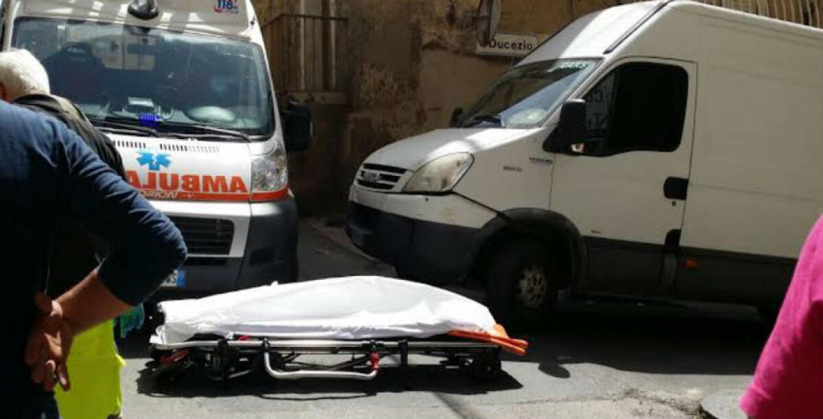 Uno scooter contro un furgone a Sant'Ippolito, c'è un ferito trasportato al pronto soccorso - 