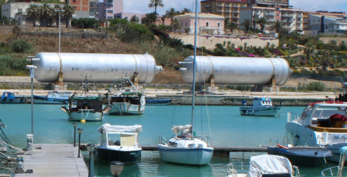 La Raffineria fa rimuovere le camere coke, dal 9 maggio il trasferimento dal porto Rifugio - 