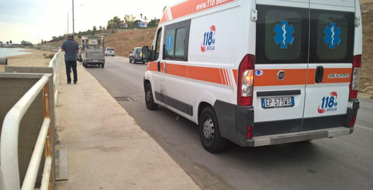 Colto da un malore in mare, un giovanissimo ha rischiato di annegare: salvato dagli amici - 