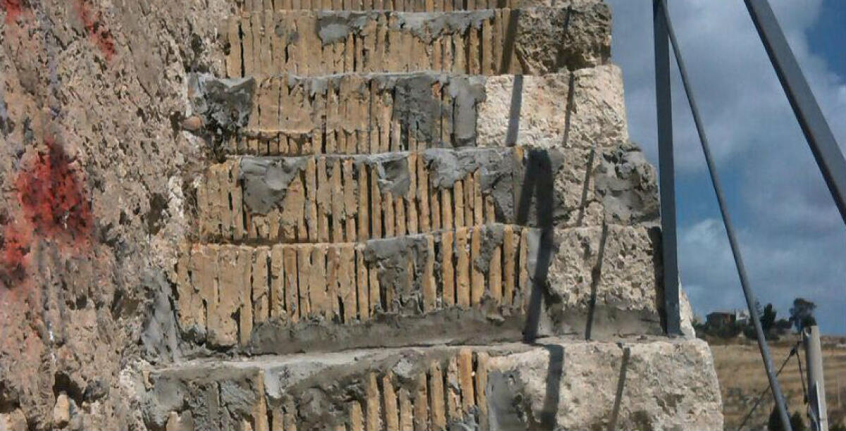 "Basta con gli interventi arbitrari, quella malta deturpa la Torre di Manfria", il comitato si schiera contro - 