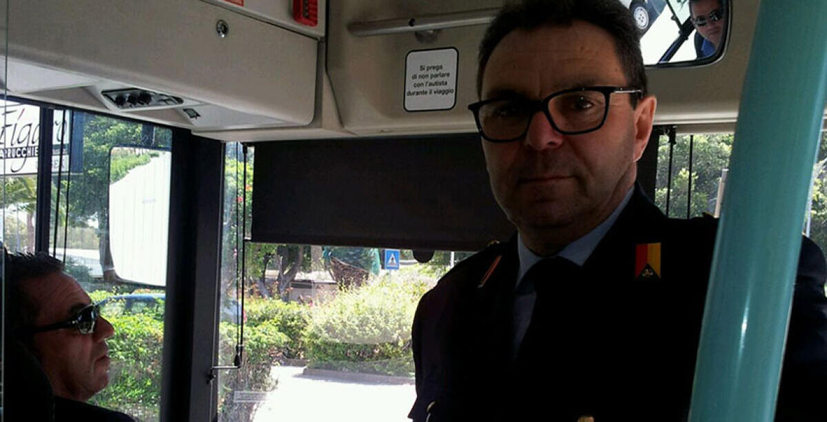 Vigili urbani dentro gli autobus per verificare il rispetto della viabilità, elevate 18 multe - 