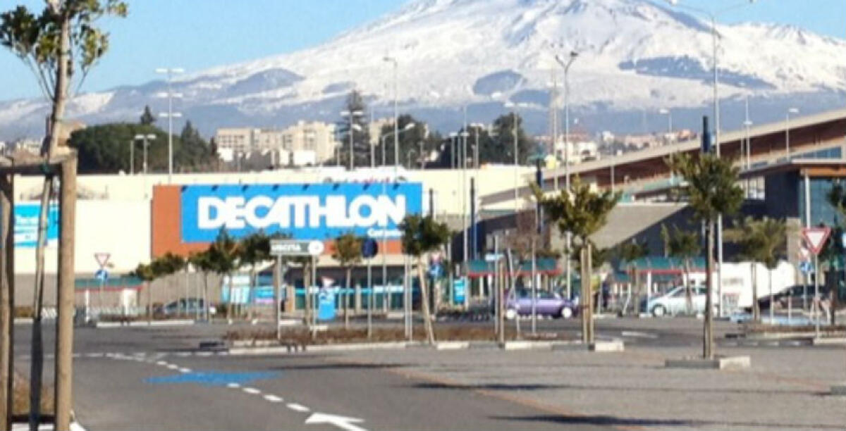 Scoperto a rubare da Decathlon a Catania, fermato un giovanissimo gelese: aveva merce per 400 euro - 