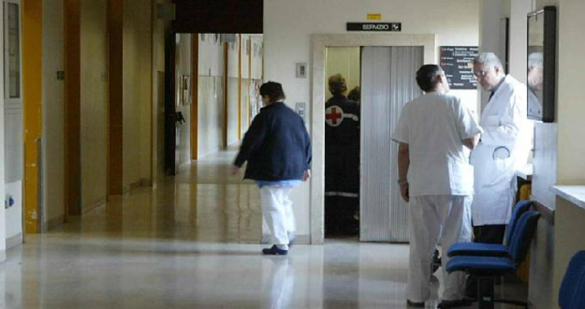 Pochi portantini e tempi lunghi al Vittorio Emanuele: Bennici, "ne sono stati assunti venti?" - 