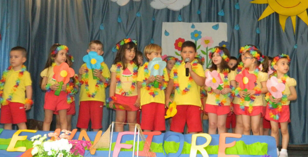 I bambini della materna Cappuccini portano in scena l'acqua, lo spettacolo allestito con i genitori - 