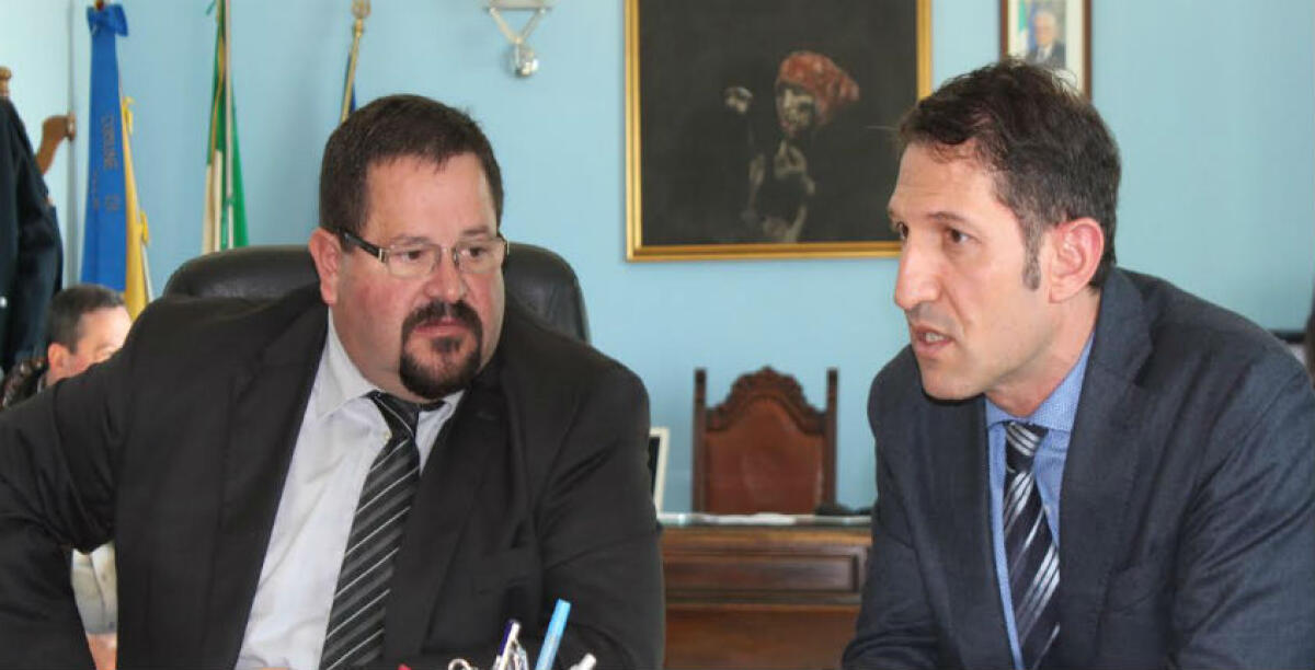 Le compensazioni Eni, per ora progetti per un milione di euro: la giunta punta ad un centro di cura - Il sindaco Domenico Messinese e il vice Simone Siciliano