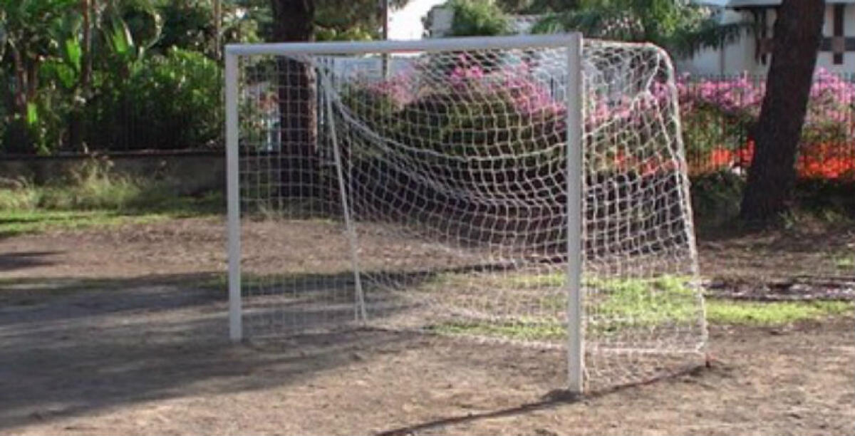 I ladri non risparmiano neanche il grest estivo, rubate le porte da calcio a Sant'Antonio - 