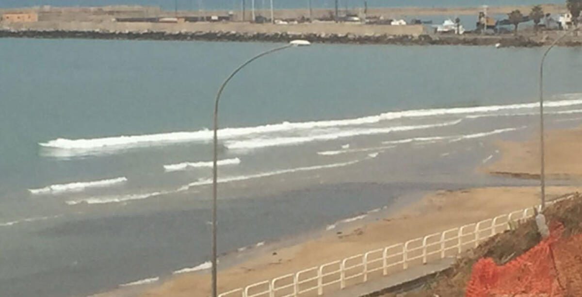 Reflui fognari in mare aperto, la Guardia Costiera preleva dei campioni da inviare all'Arpa - 