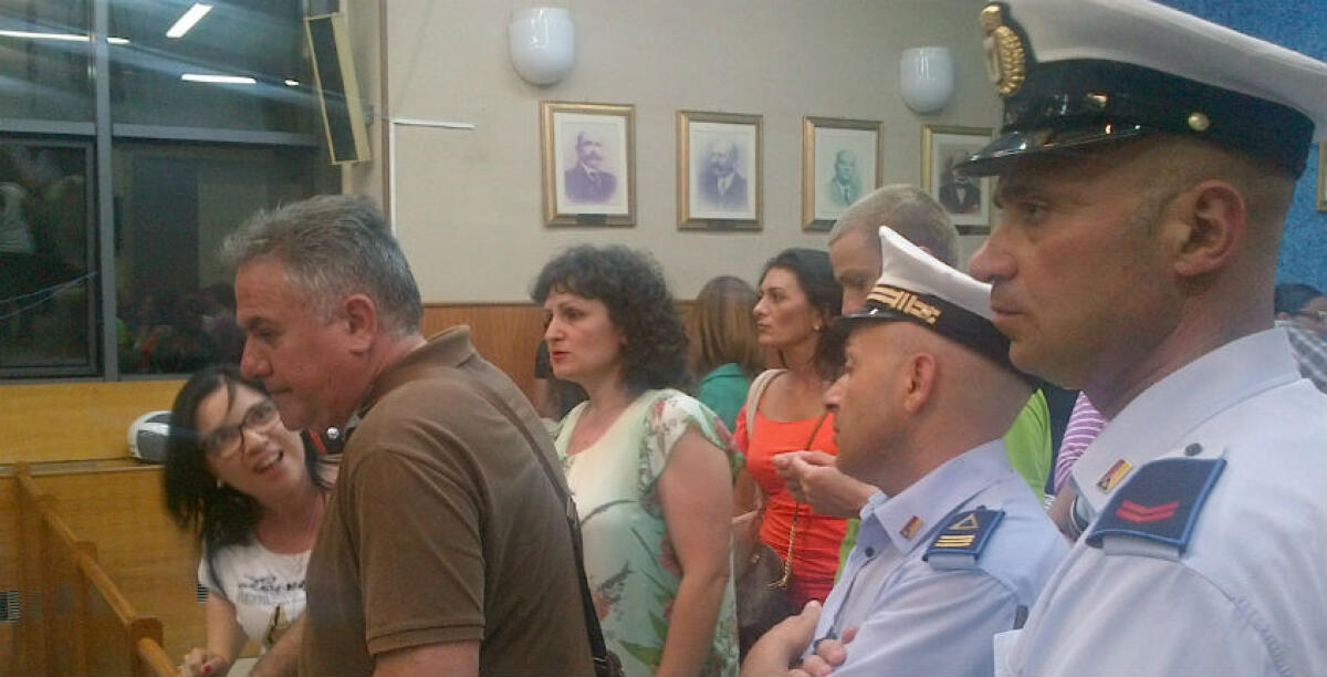 Caso sanità, in consiglio c'è il manager Iacono: scoppia la protesta dei lavoratori della Rsa Caposoprano - 