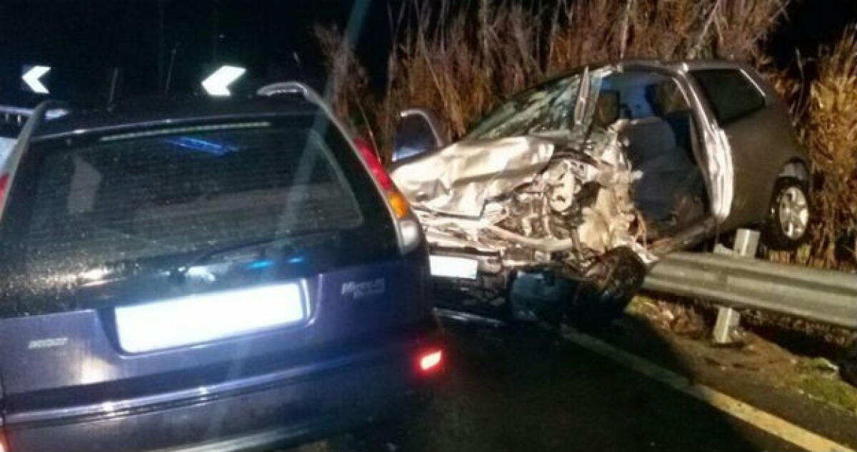 Tre feriti sulla 115 Gela-Vittoria, schianto tra una Bmw ed una Fiat Panda - 