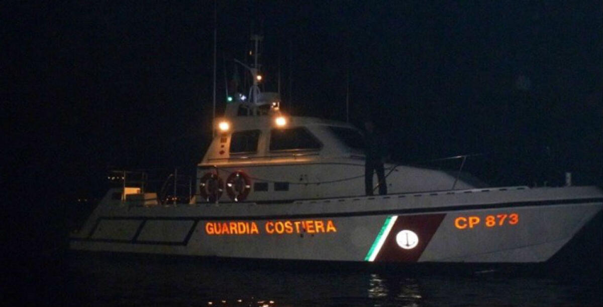Un ricercatore colto da malore, soccorso in mare dai militari della capitaneria e dal 118 - 