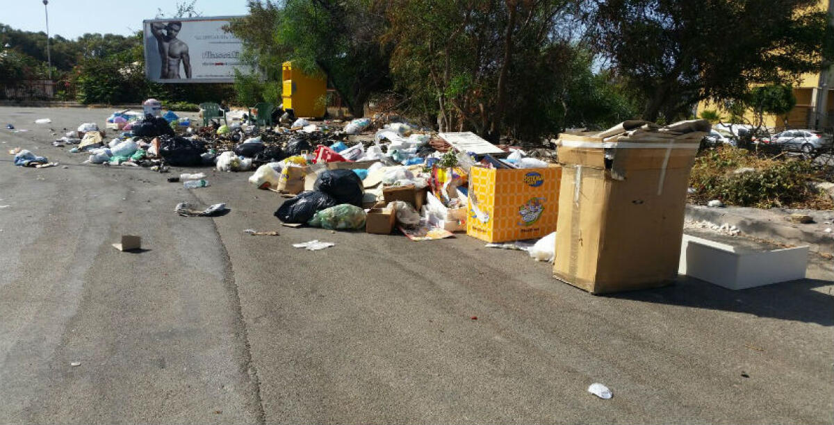 Rifiuti ovunque a Macchitella e Scavone, i residenti verso un esposto alla procura - 