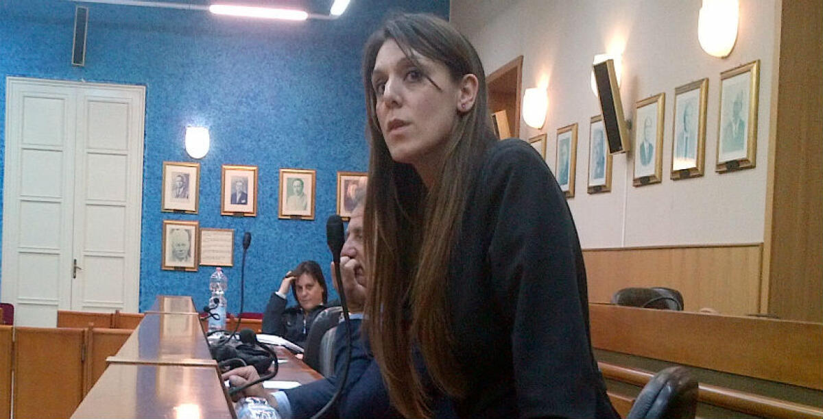 Il regolamento sulla differenziata non passa, ancora un rinvio: alta tensione in aula - 