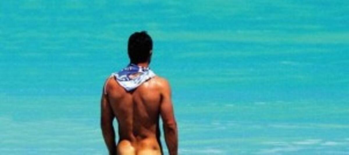 Prendeva il sole nudo in spiaggia ma non era a Bulala, denunciato un polacco - 