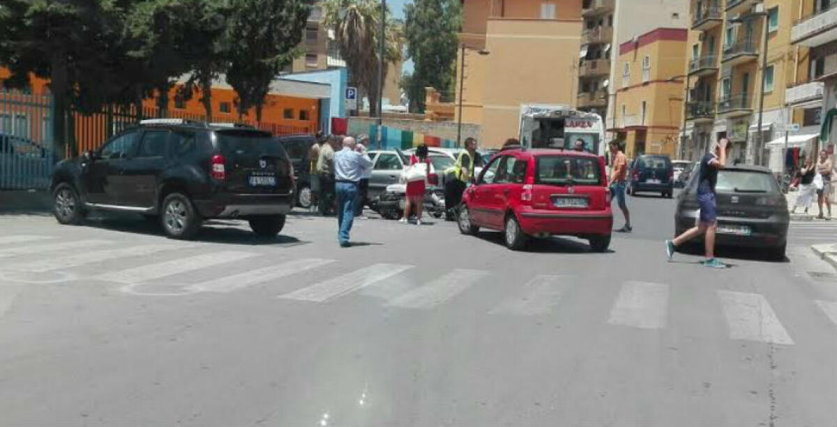 Una Fiat Panda contro uno scooter, impatto a Caposoprano: c'è un ferito - 